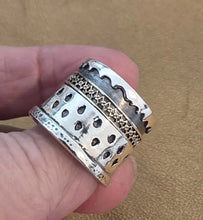 Load image into Gallery viewer, Swivel 9k Yellow Gold Sterling Silver Ring 7.5,8 Hadar Designers (I r367)LAST
