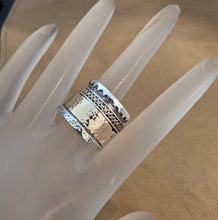 Load image into Gallery viewer, Swivel 9k Yellow Gold Sterling Silver Ring 7.5,8 Hadar Designers (I r367)LAST