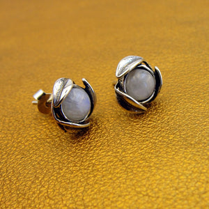 Hadar Designers Floral Handmade Sterling Silver Gray Agate Stud Earrings (gr)