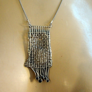 Hadar Designers 925 Sterling Silver Garnet Pendant Handmade Masterpiece (H) Y