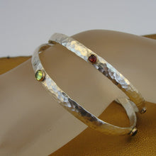 Load image into Gallery viewer, Hadar Designers 925 Sterling Silver Peridot Hammered Bangle Bracelet Handmade (v