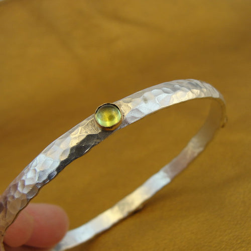 Peridot Hammered Bangle Bracelet 925 Sterling Silver Handmade Hadar Designers  (v