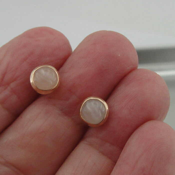 Hadar Designers Handmade 14k Yellow Gold Fil 7mm Rose Quartz Stud Earrings (v)y