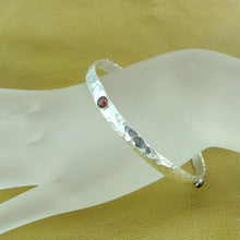 Load image into Gallery viewer, Hadar Designers 925 Sterling Silver Garnet Hammered Bangle Bracelet Handmade (v