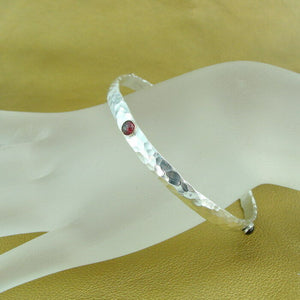 Hadar Designers 925 Sterling Silver Garnet Hammered Bangle Bracelet Handmade (v