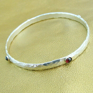 Hadar Designers 925 Sterling Silver Garnet Hammered Bangle Bracelet Handmade (v