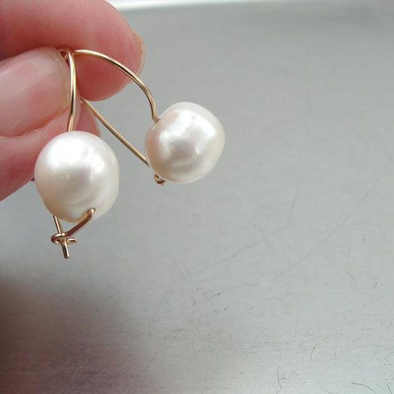 Hadar Designers NEW 14k Gold Fil Round White Pearl Earrings Dangle Handmade (Ve